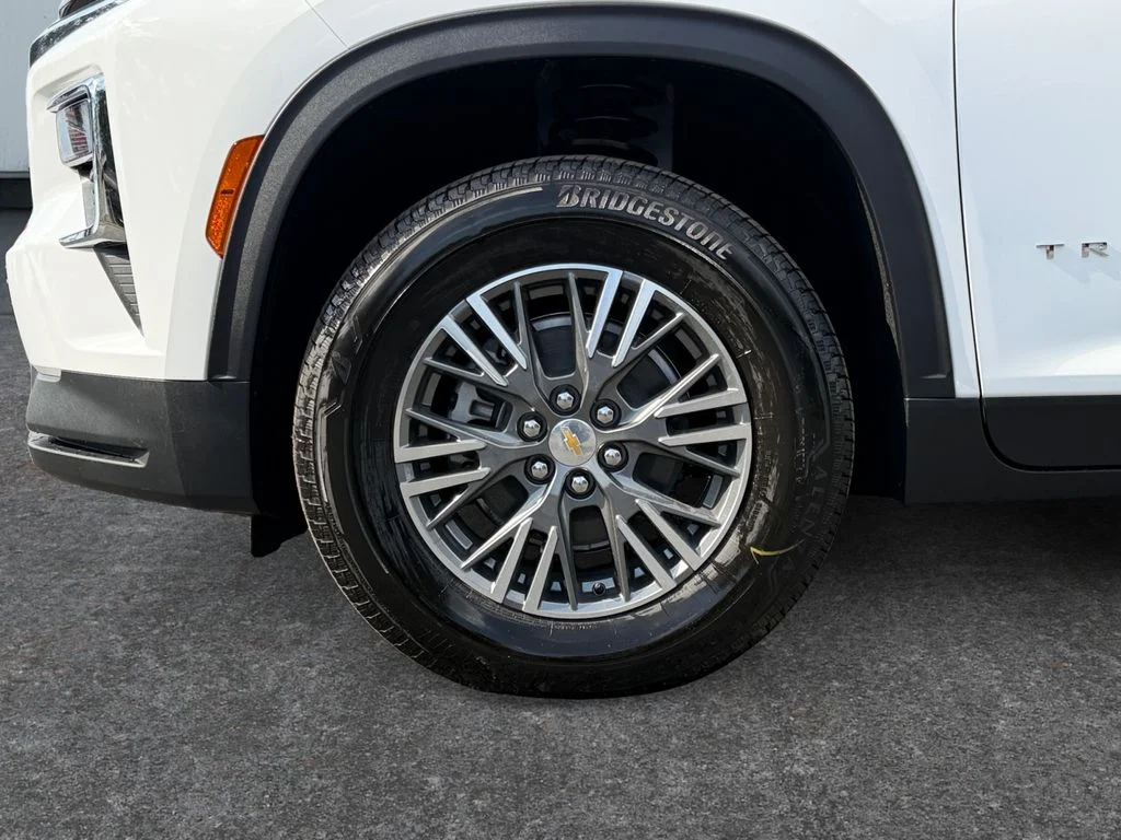 New 2027 Summit White Chevrolet LT image 9