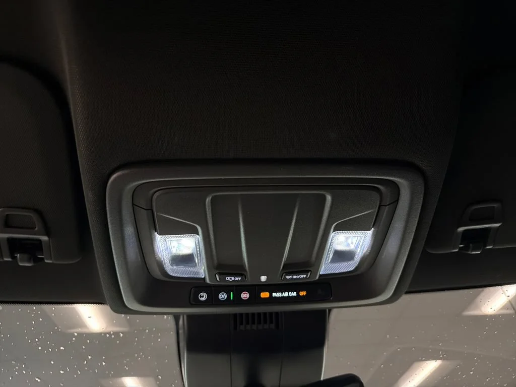 Used 2025 Summit White Chevrolet LTZ image 19