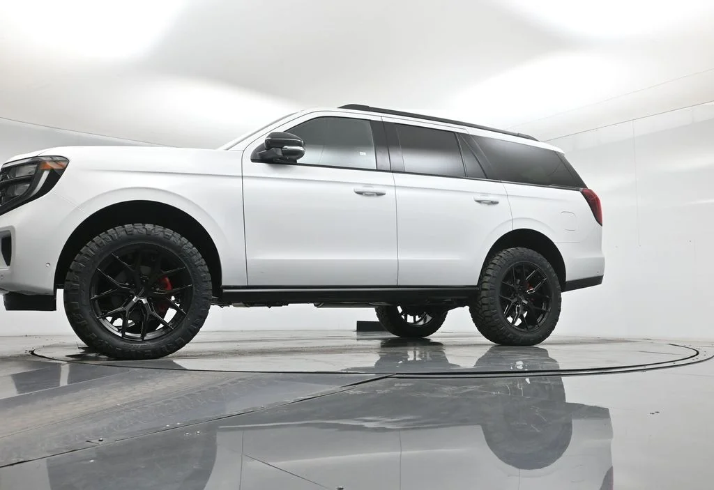 New 2025 Oxford White Ford Platinum image 50