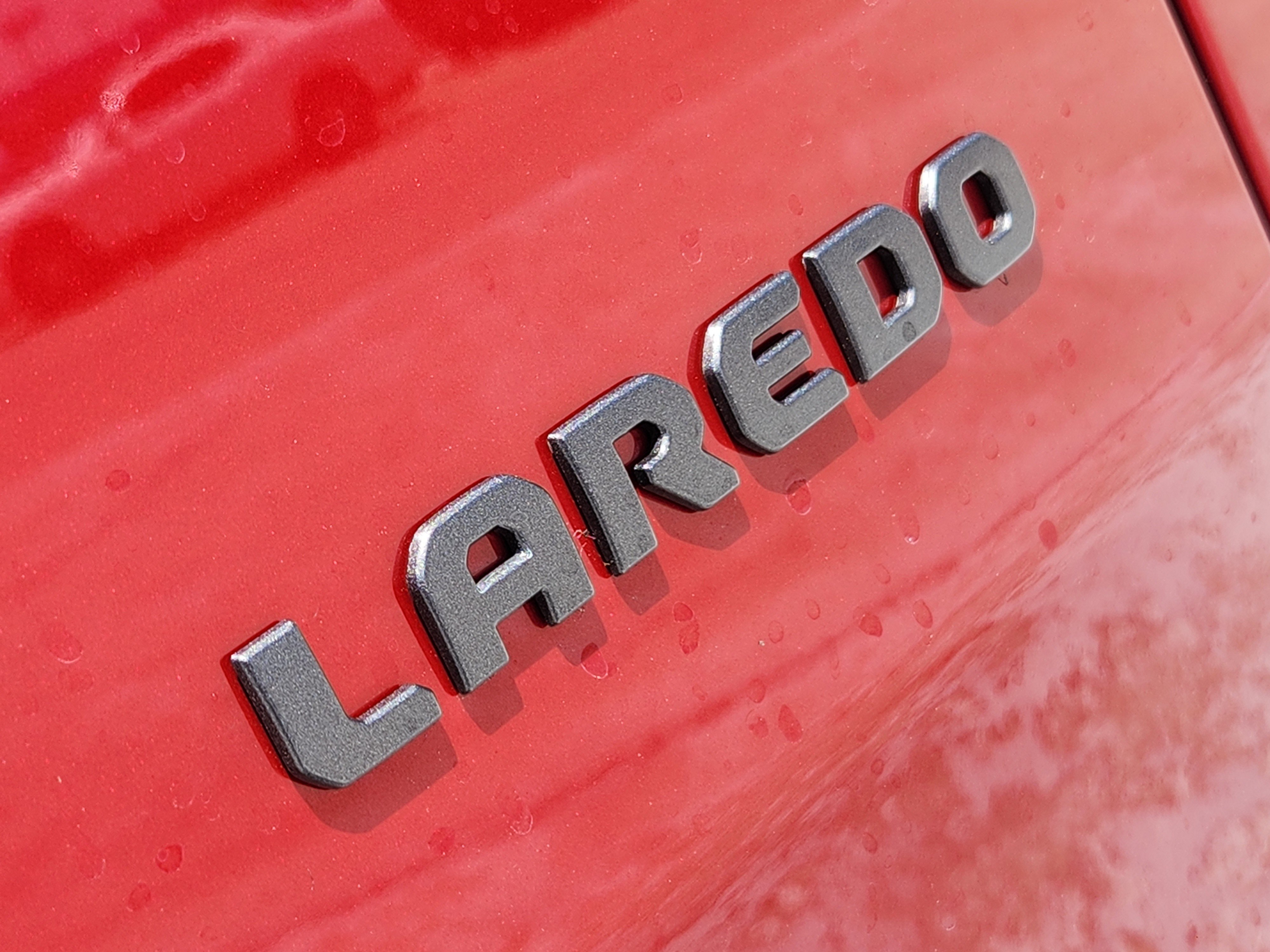 New 2026 Red Hot Pearl-Coat Exterior Paint Jeep Laredo image 8