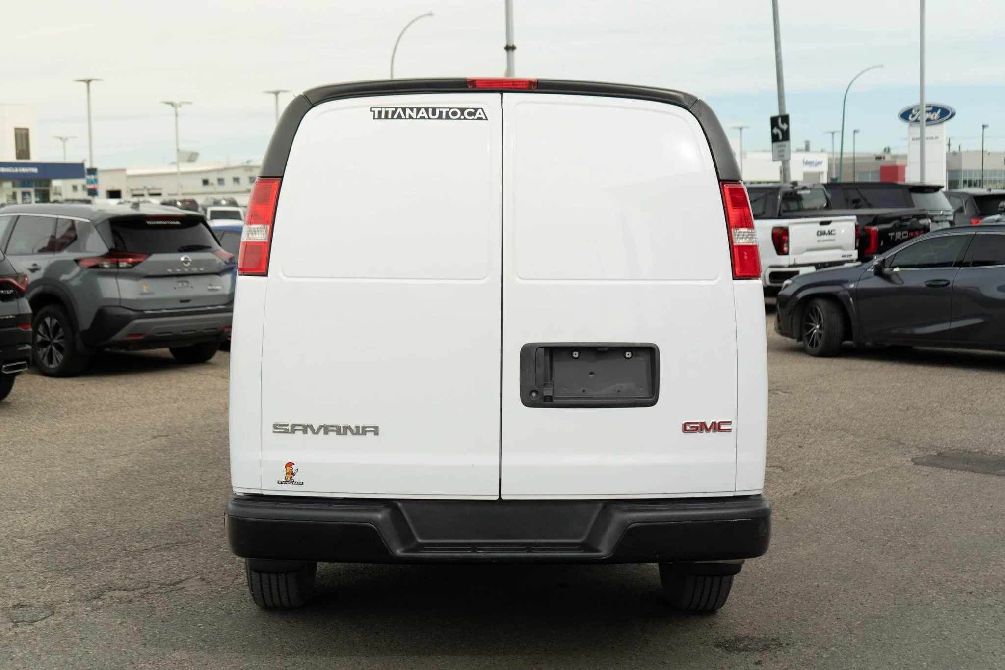 Certified Used 2023 Summit White GMC Cargo*135in WB | Summit White | Rubber Lined Flooring | Htd Mirrors | 239.4 cuft Capacity image 24