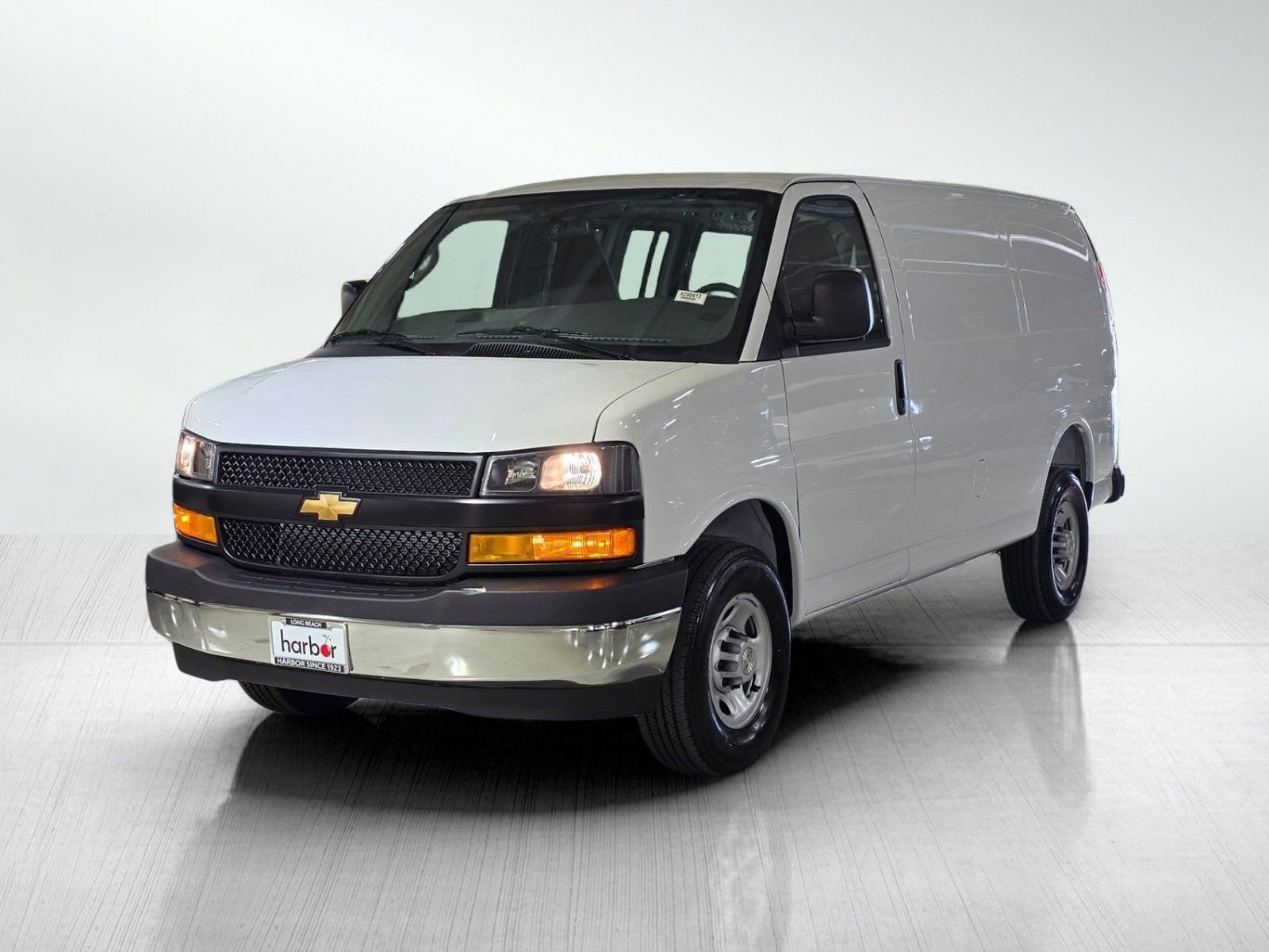 New 2026 Summit White Chevrolet WT image 3