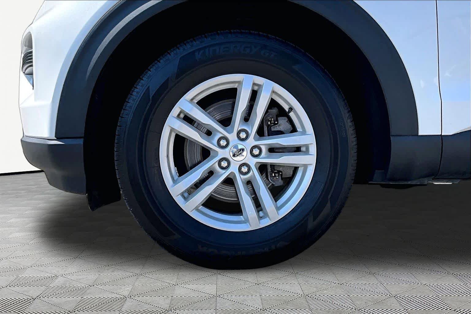 Used 2024 Star White Metallic Tri-Coat Ford XLT image 11