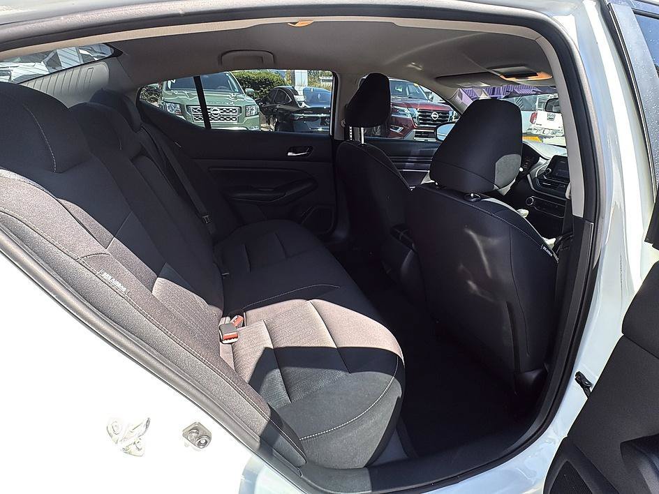 Used 2022 Glacier White Nissan 2.5 S image 29