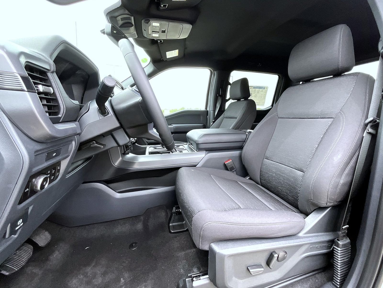 New 2026 Iconic Silver Metallic Ford XLT image 9