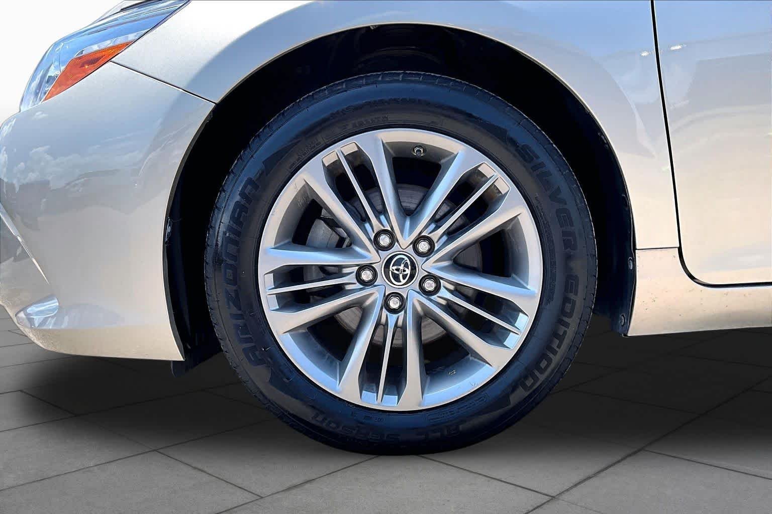 Used 2016 Creme Brulee Mica Toyota SE image 11