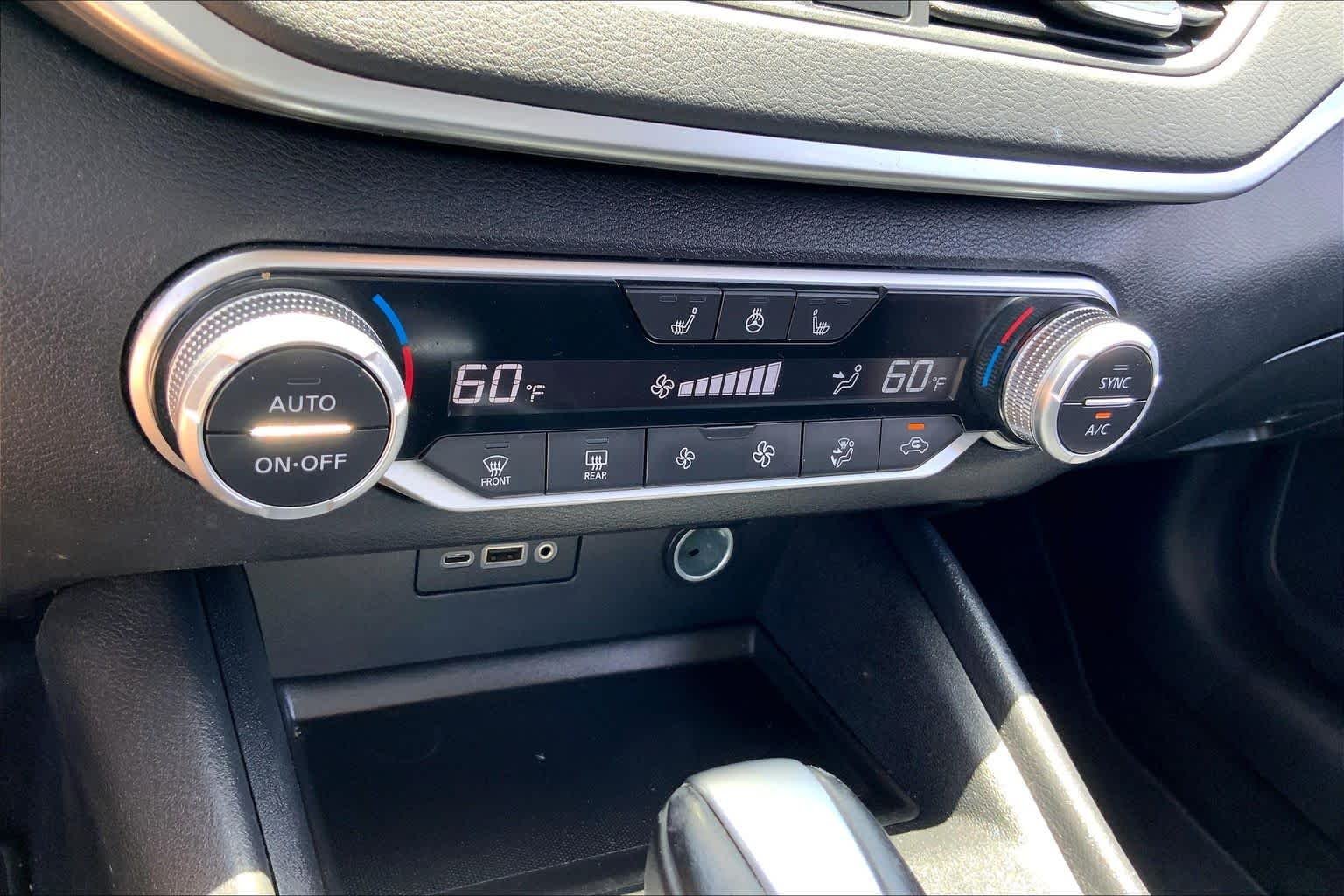 Used 2019 Super Black Nissan 2.5 SV image 33
