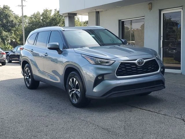 Used 2020  Toyota XLE image 39
