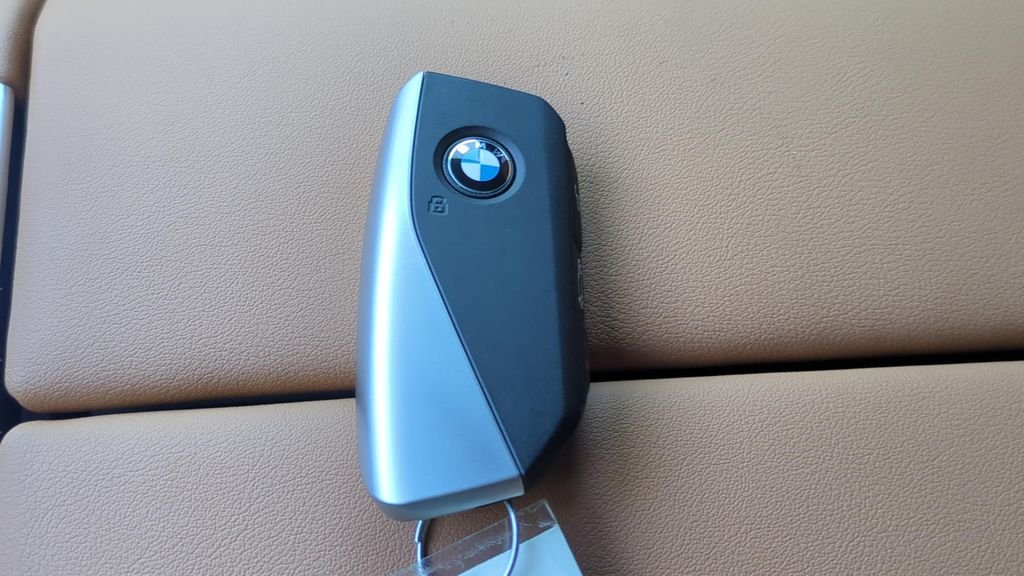 New 2026 Alpine White BMW sDrive40i image 25