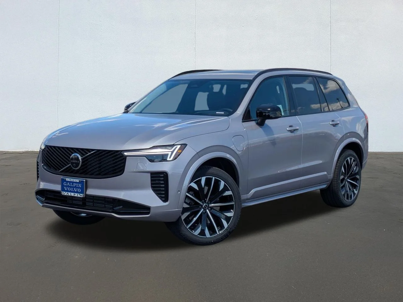2026 Volvo XC90 T8 Recharge Ultra Dark 6-Seater 4WD's photo
