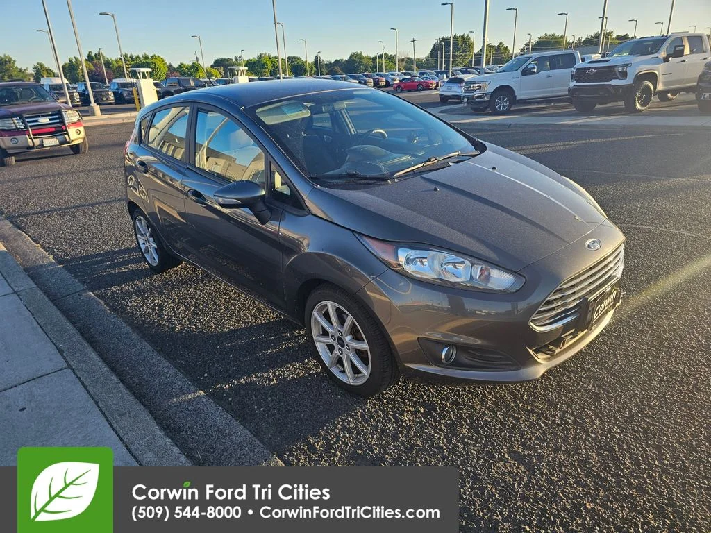 Used 2015 Magnetic Ford SE image 1