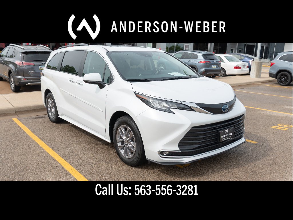 2023 Toyota Sienna XLE 7-Passenger Hybrid FWD's photo