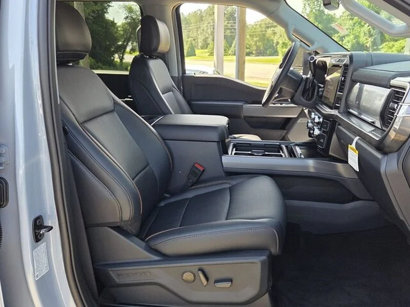 New 2026 Glacier Gray Metallic Tri-Coat Ford F-250® Lariat® image 17