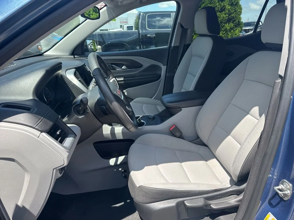 Used 2024 Downpour Metallic GMC SLE image 9