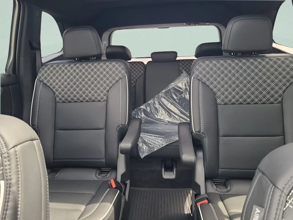 2026 GMC Acadia Denali - Photo 10