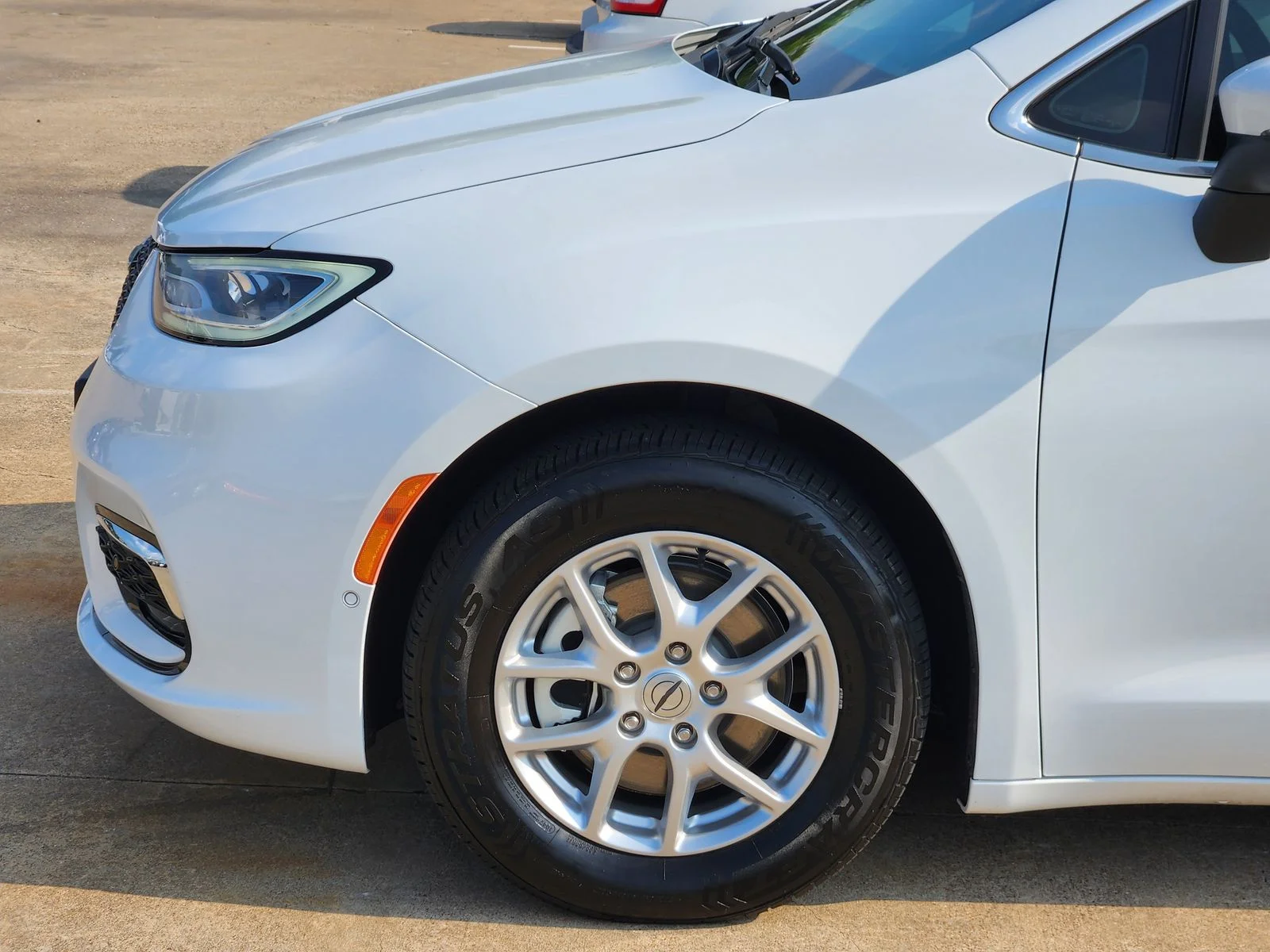 Used 2023 White Chrysler Touring L image 8