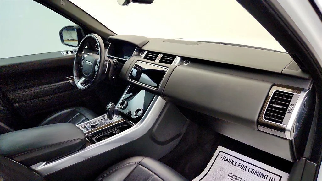 Used 2019 Fuji White Land Rover V8 Supercharged Dynamic w/ Drive Pro Pack & Meridian Audio image 28