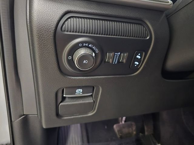 Used 2022 Silver Jeep Series II image 32