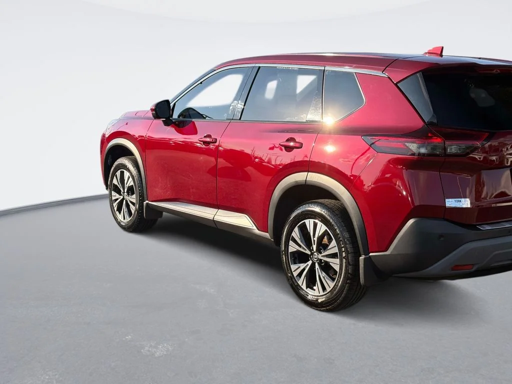 Used 2021 Red Nissan SV image 7