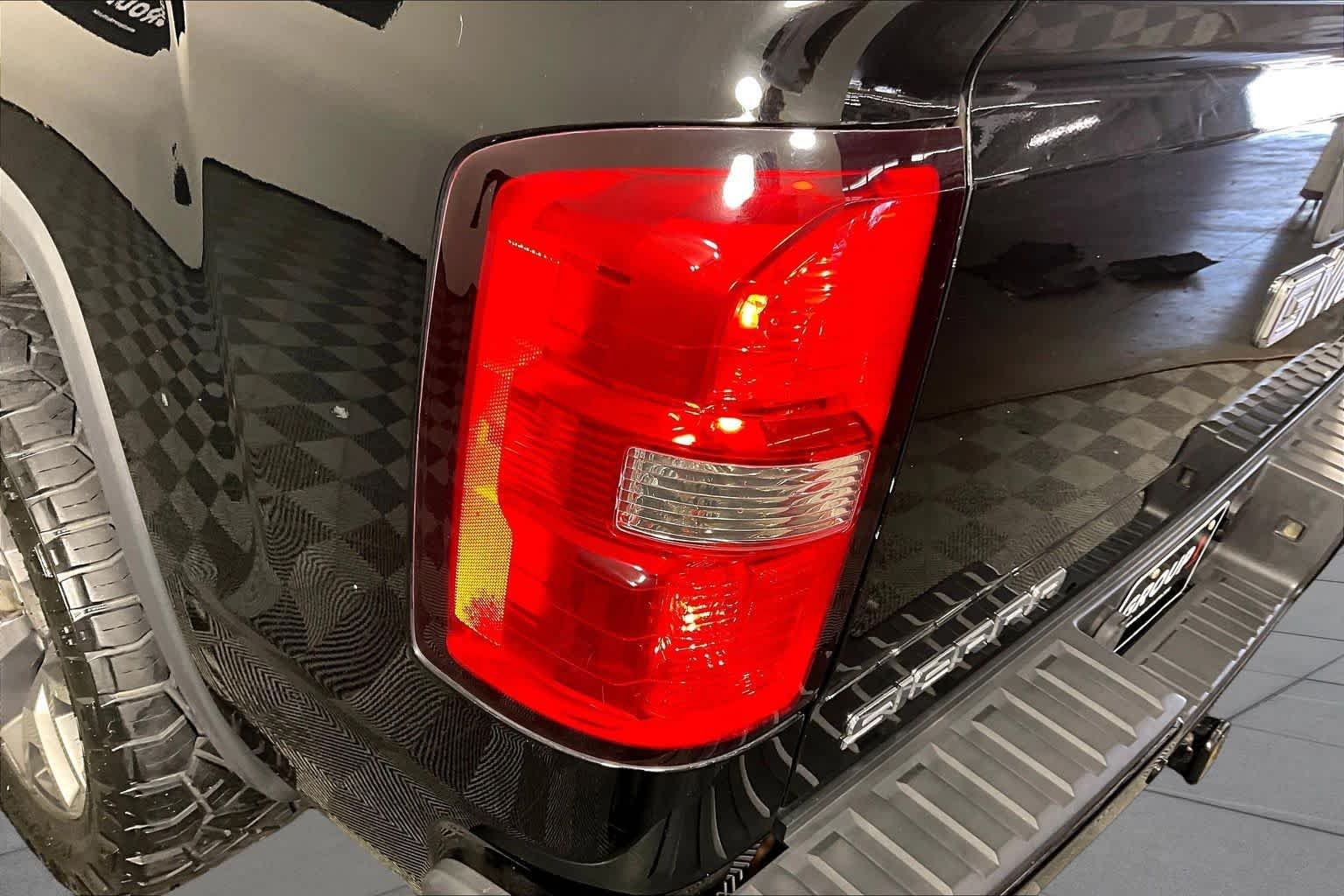 Used 2014 Onyx Black GMC SLE image 25