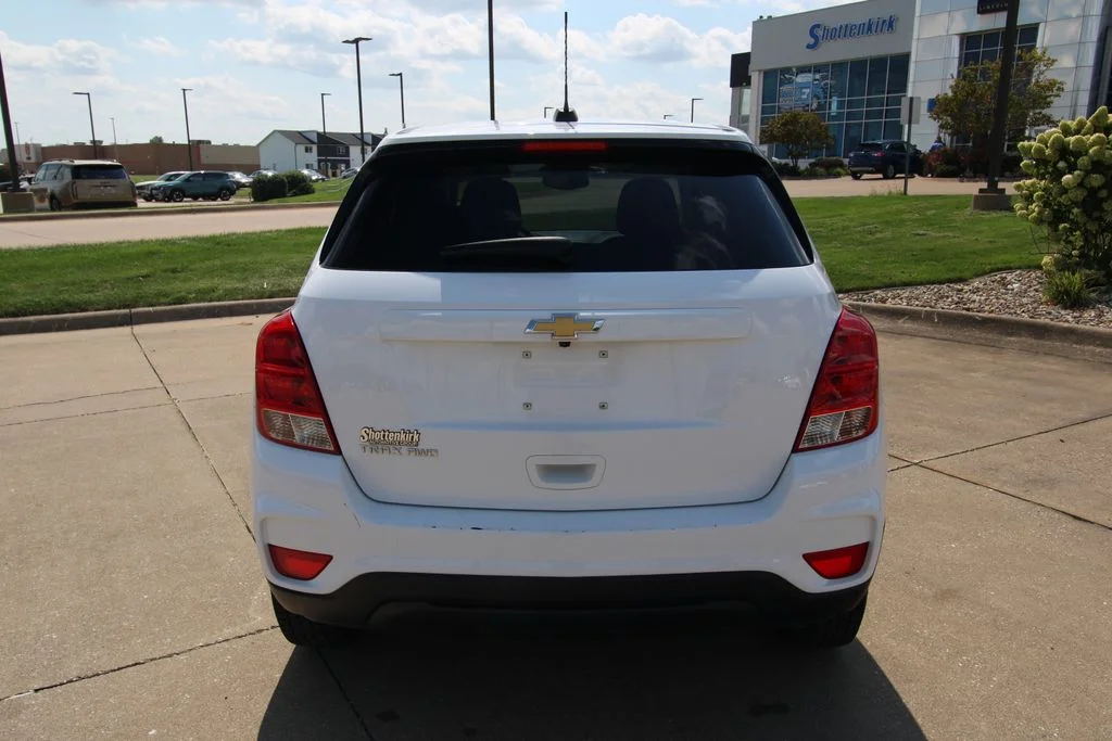 Used 2022 White Chevrolet LS image 13