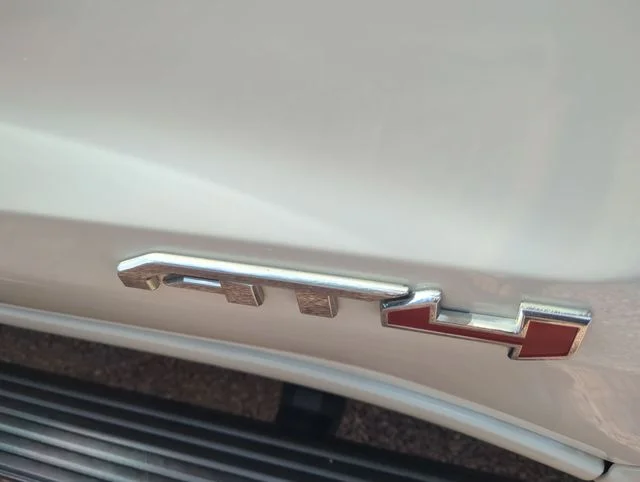 Used 2024 White GMC AT4 image 34