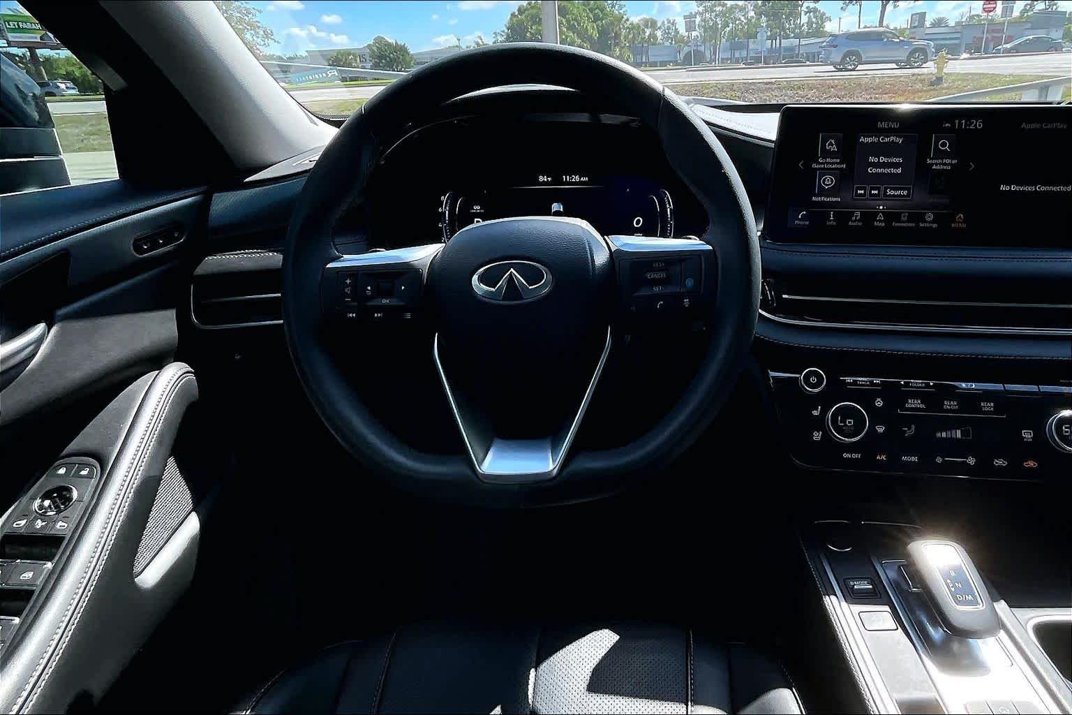 Used 2024 Majestic White INFINITI LUXE image 6