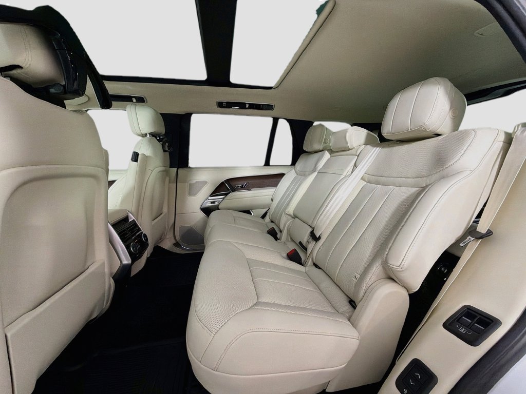 New 2027 Fuji White Land Rover SE image 26