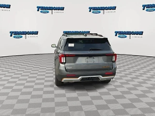 New 2026 Carbonized Gray Metallic Ford Tremor® image 29