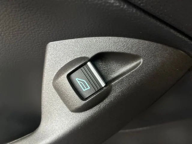 Used 2019 White Platinum Tri-Coat Metallic Ford Titanium image 17