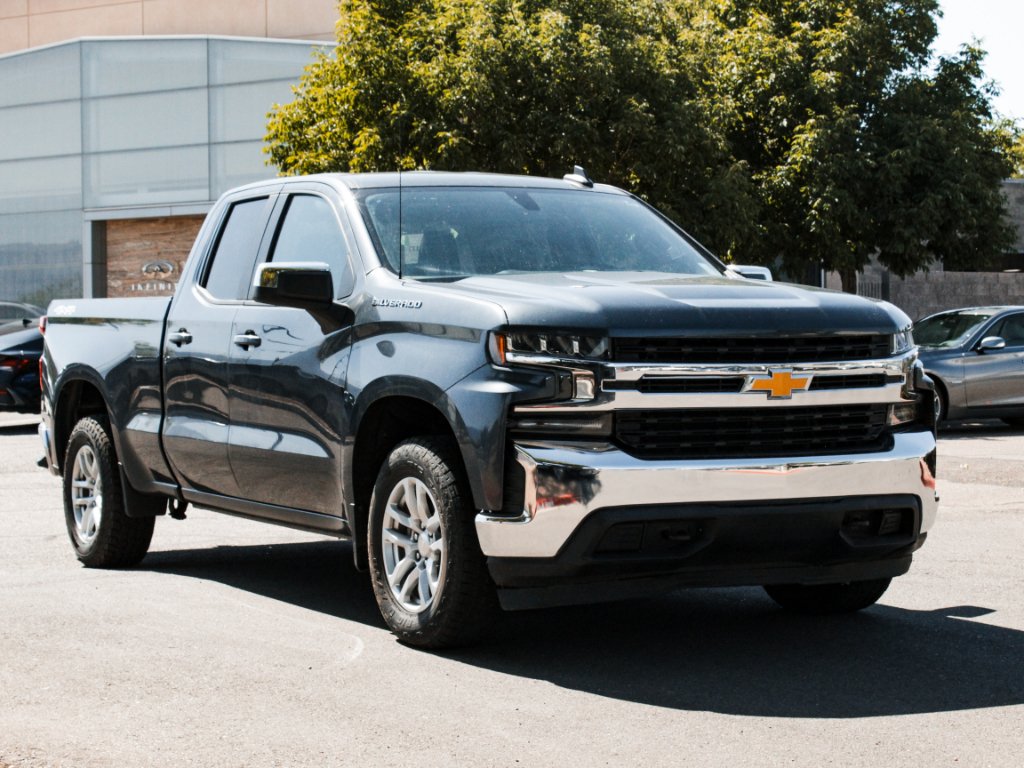 Used 2020 Shadow Gray Metallic Chevrolet LT image 3
