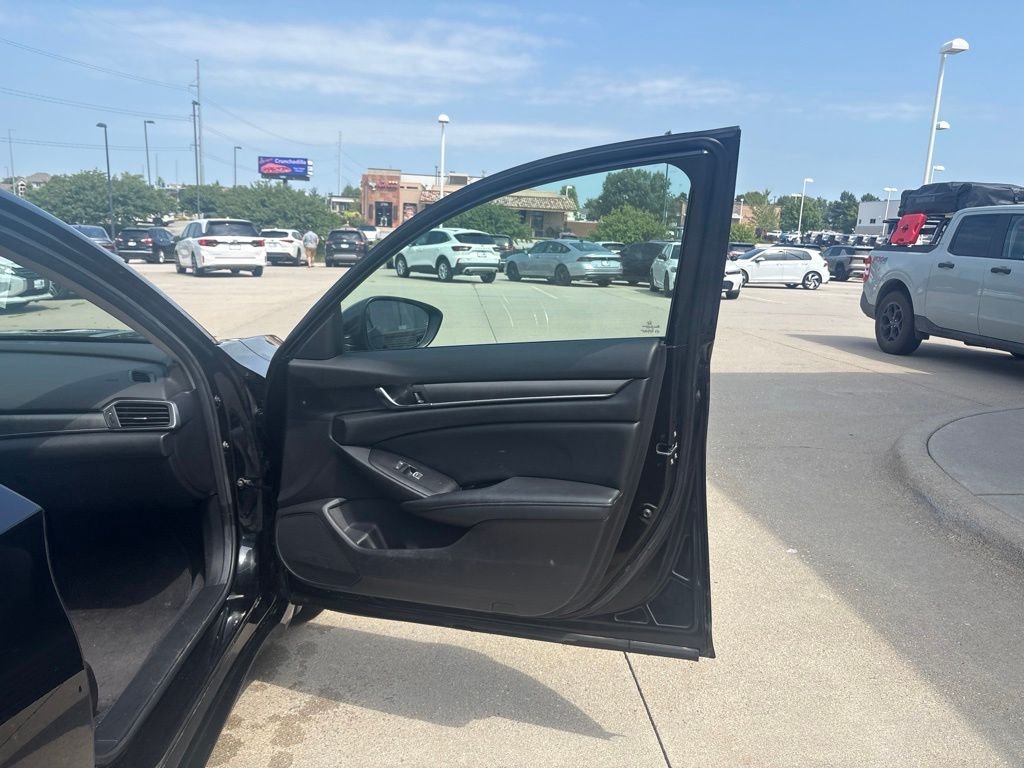 Used 2019 Black Honda LX image 22