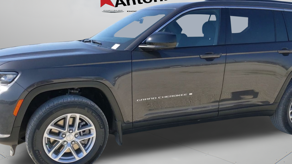 New 2025 Baltic Gray Metallic Clear-Coat Exterior Paint Jeep Laredo image 40
