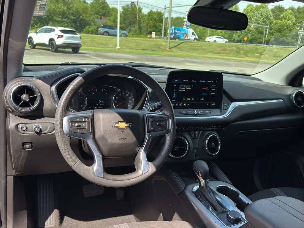 Used 2023 Black Chevrolet 2LT image 9