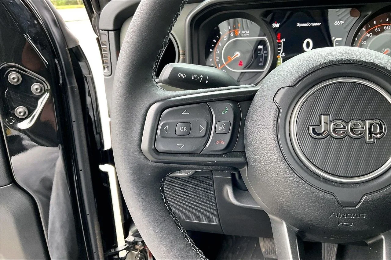 New 2026 Black Clear-Coat Exterior Paint Jeep Mojave X image 24