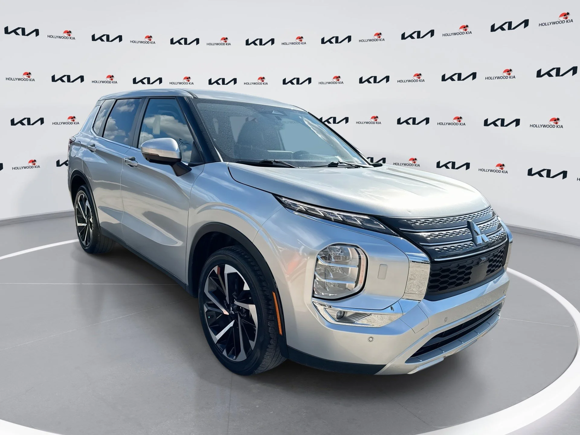 2024 Mitsubishi Outlander SE S-AWC's photo