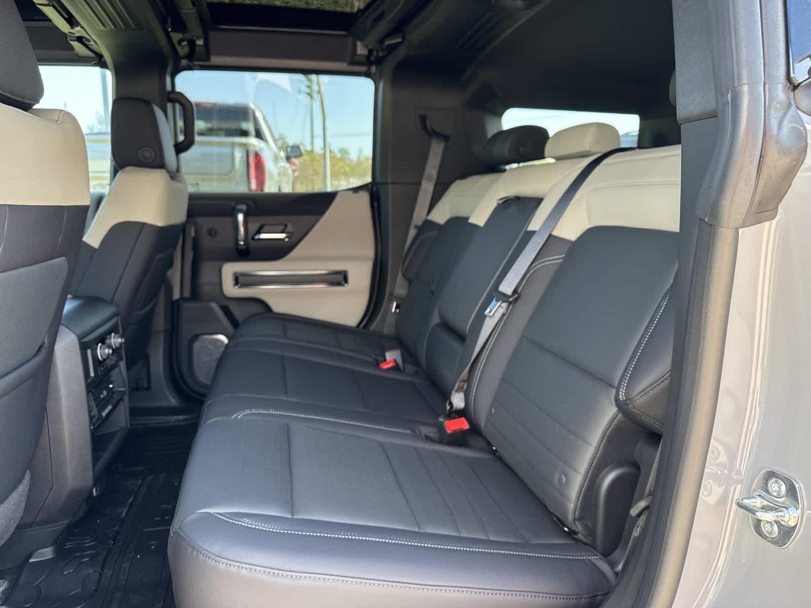 2026 GMC HUMMER EV 2X - Photo 8