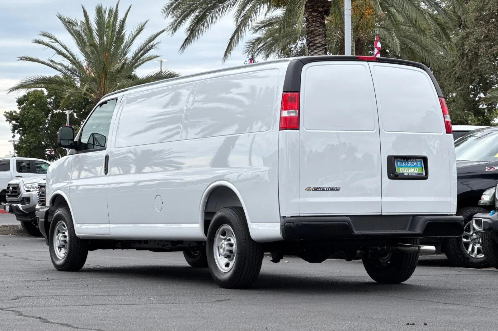 2026 Chevrolet Express Cargo 1WT view 5