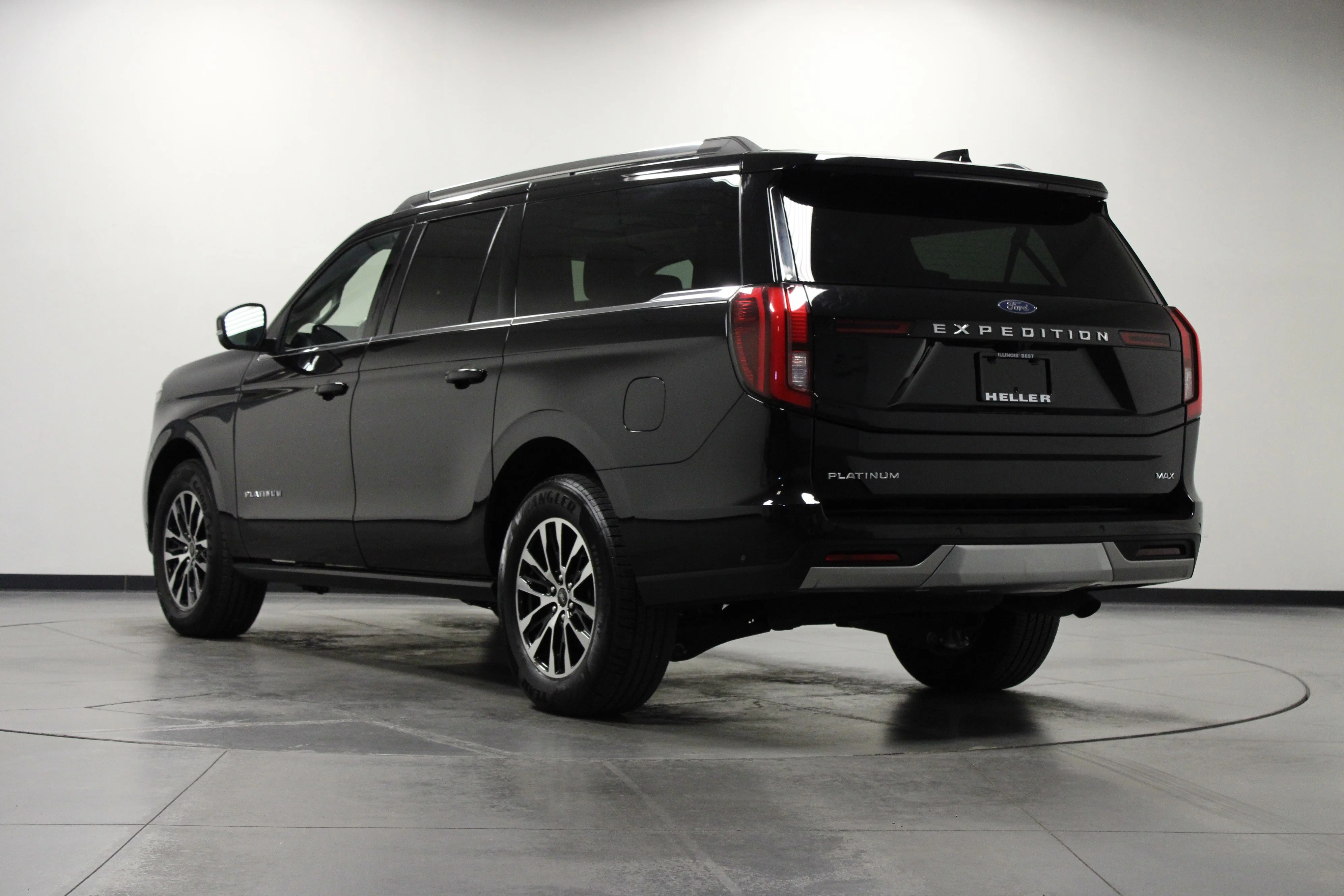 Used 2025 Black Metallic Ford Platinum image 6