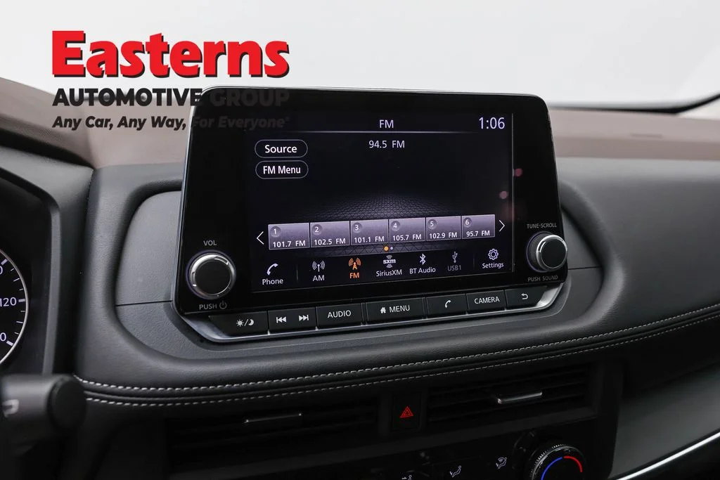 Used 2023 Gray Nissan S image 19