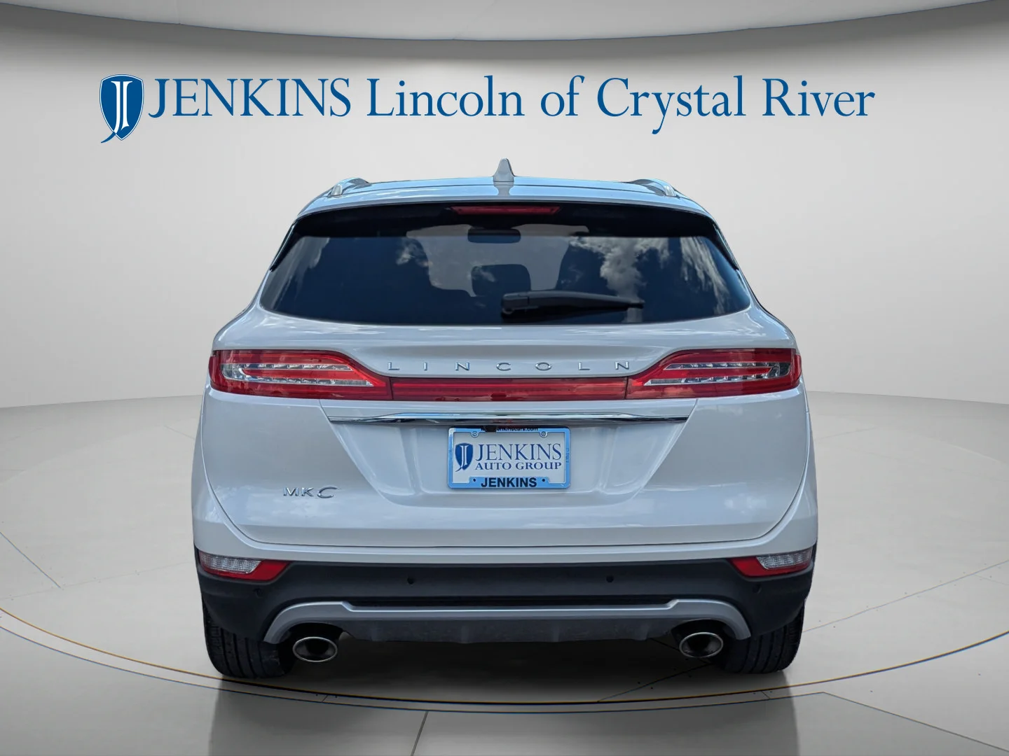 Used 2019 White Platinum Clearcoat Metallic Lincoln Reserve image 6
