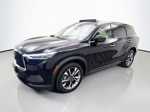 Used 2023 Mineral INFINITI LUXE image 3