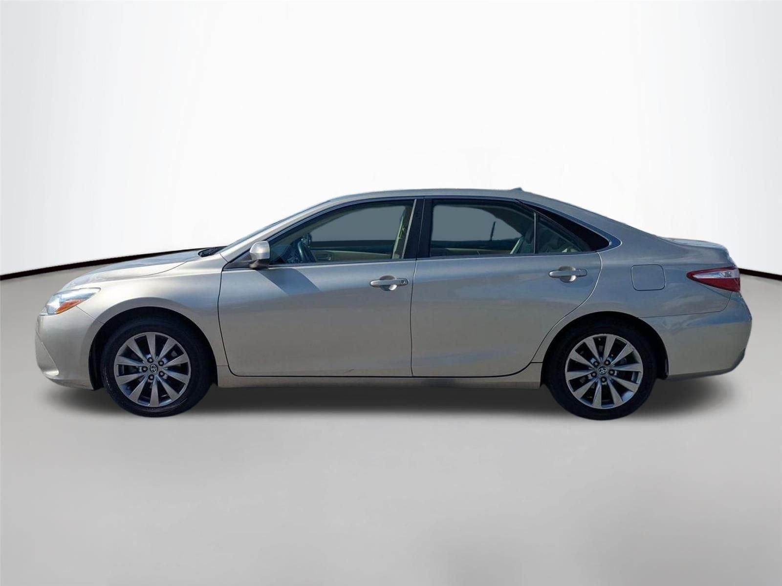 Used 2017 Creme Brulee Mica Toyota XLE image 9