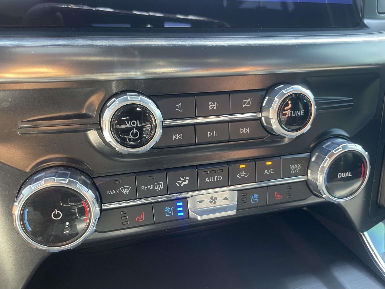 Used 2022 Blue Ford LARIAT image 28