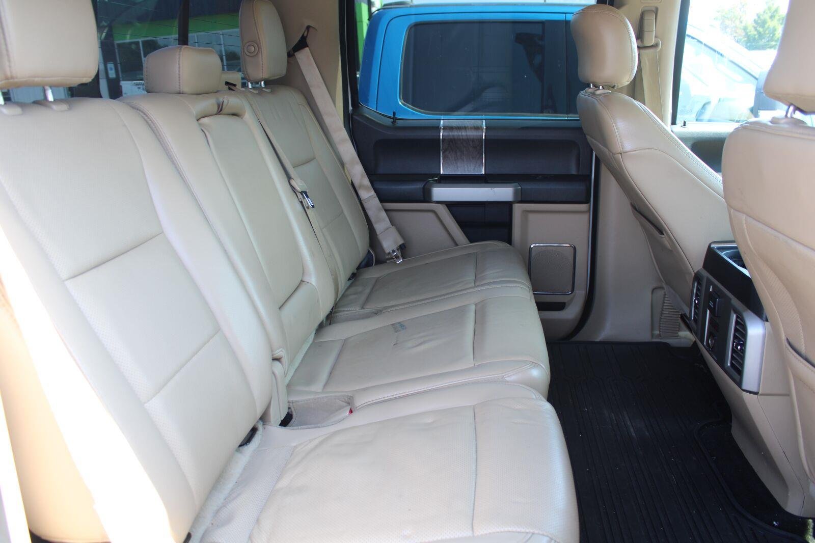 Used 2017 White Platinum Metallic Tri-Coat Ford Lariat image 5