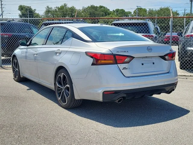Certified Used 2023 Silver Nissan 2.5 SR image 3