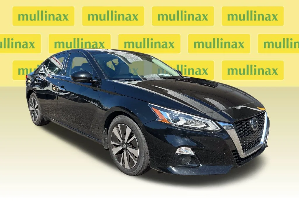 Used 2020 Black Nissan 2.5 SL image 1