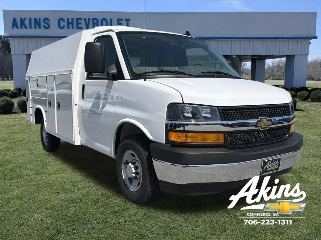 New 2026 Summit White Chevrolet 1WT image 3