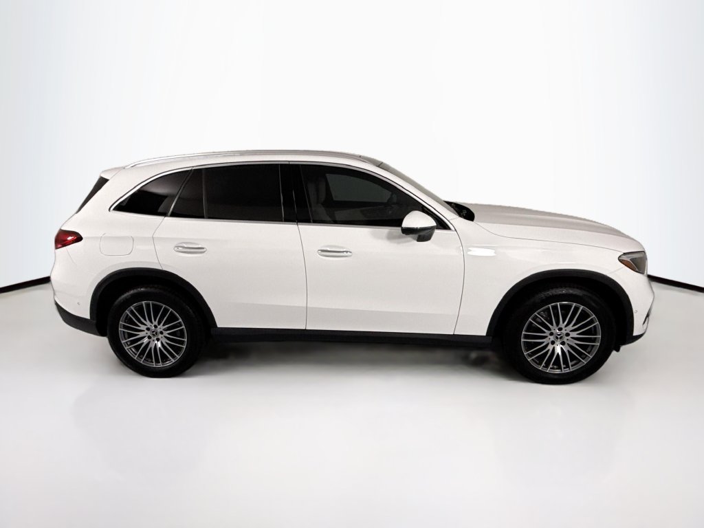 Used 2026  Mercedes-Benz GLC 300 image 4