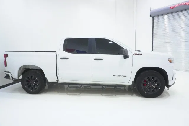 Used 2022 WHITE Chevrolet Custom image 4